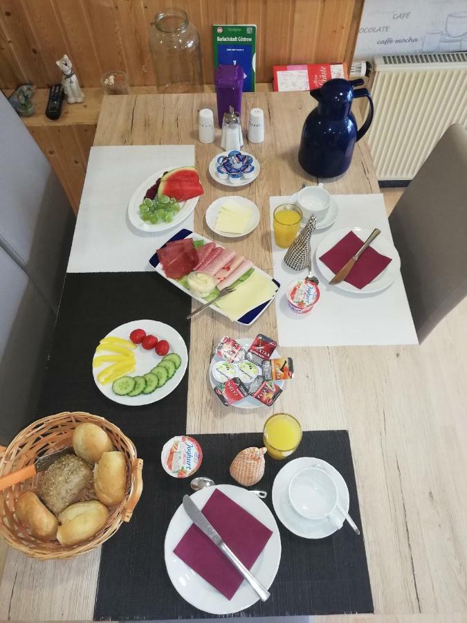 מלון Güstrow Pension Check In מראה חיצוני תמונה